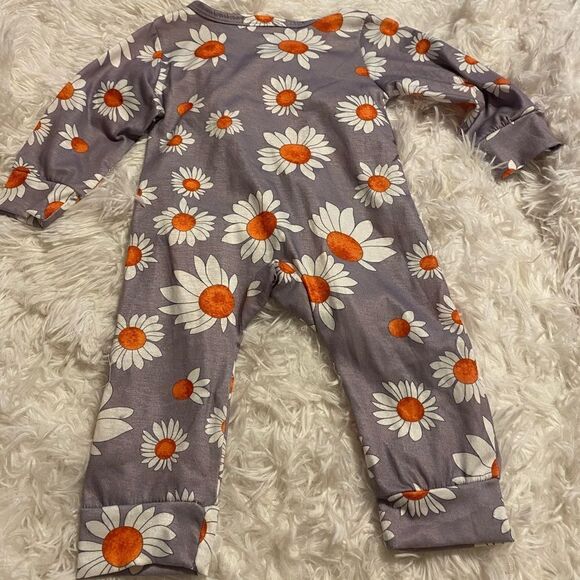 3-6M Gray & White & Orange Daisy Footless Onesie - Picture 3 of 5